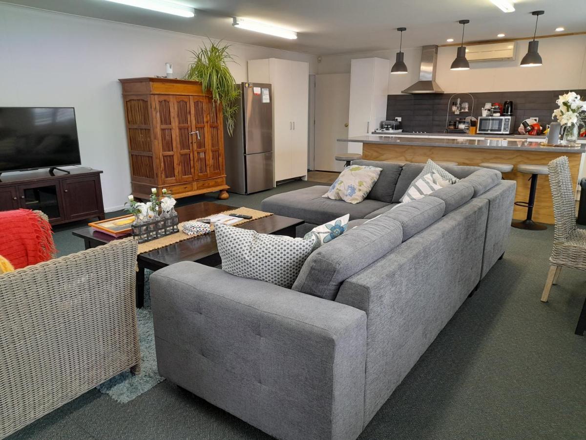 Magnolia House Apartment Featherston Екстериор снимка