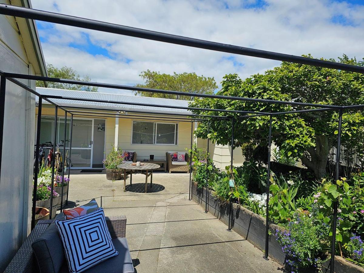 Magnolia House Apartment Featherston Екстериор снимка