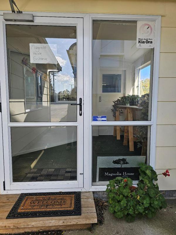 Magnolia House Apartment Featherston Екстериор снимка